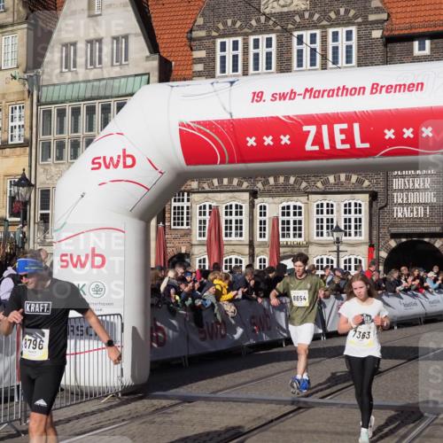06.10.2024 - 19. swb-Marathon Bremen Luisa Fischer http://msf.ph/oto/7376903 06.10.2024 10:42:29 Ziel 7363, 7496, 8060, 8209, 8226, 8654, 8785, 8796, 8813 meine-sportfotos.de