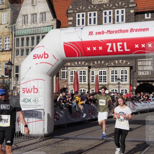 06.10.2024 - 19. swb-Marathon Bremen Luisa Fischer http://msf.ph/oto/7376917 06.10.2024 10:42:30 Ziel 7363, 7496, 8209, 8226, 8654, 8796, 8813, 9124 meine-sportfotos.de