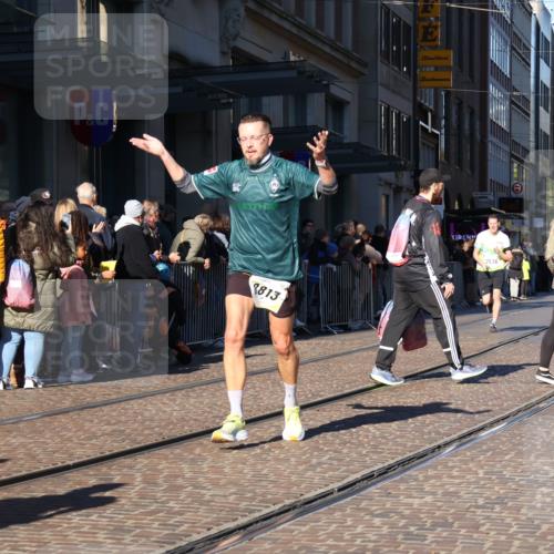 06.10.2024 - 19. swb-Marathon Bremen Strokosch-Dieckow http://msf.ph/oto/7376927 06.10.2024 10:42:22 Laufen 7128, 7197, 7259, 7536, 7584, 7906, 8209, 8226, 8228, 8311, 8313, 8481, 8749, 8813, 8905, 9124 meine-sportfotos.de