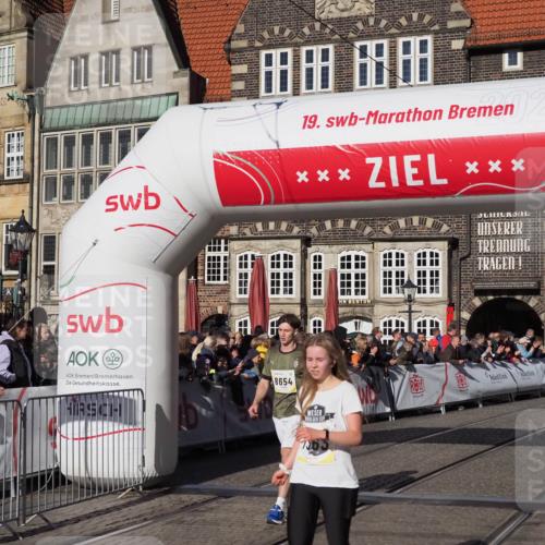06.10.2024 - 19. swb-Marathon Bremen Luisa Fischer http://msf.ph/oto/7376958 06.10.2024 10:42:31 Ziel 7363, 7496, 8209, 8226, 8654, 8796, 8813, 9124 meine-sportfotos.de