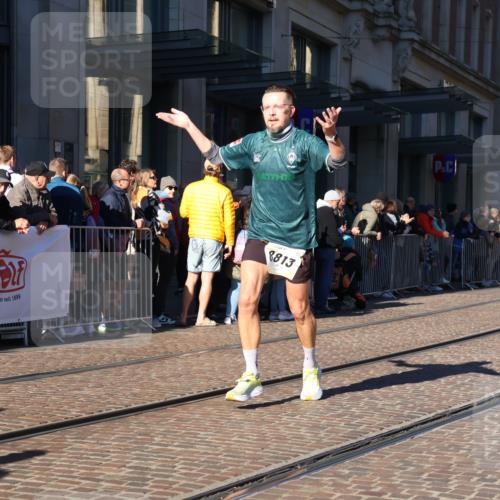 06.10.2024 - 19. swb-Marathon Bremen Strokosch-Dieckow http://msf.ph/oto/7376959 06.10.2024 10:42:22 Laufen 7128, 7197, 7259, 7536, 7584, 7906, 8209, 8226, 8228, 8311, 8313, 8481, 8749, 8813, 8905, 9124 meine-sportfotos.de