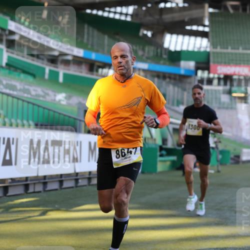 06.10.2024 - 19. swb-Marathon Bremen Yannick Fuchs http://msf.ph/oto/7376962 06.10.2024 10:18:23 Laufen im Stadion 8300, 8371, 8513, 8647, 8753, 8780, 8846, 9063 meine-sportfotos.de
