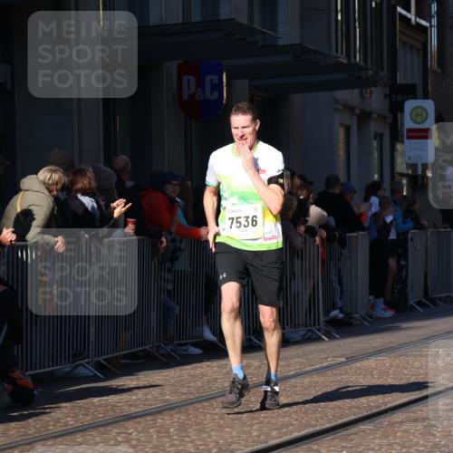 06.10.2024 - 19. swb-Marathon Bremen Strokosch-Dieckow http://msf.ph/oto/7376982 06.10.2024 10:42:25 Laufen 7128, 7197, 7259, 7283, 7536, 7584, 7650, 7771, 7906, 8209, 8228, 8311, 8313, 8481, 8749, 8905, 9124 meine-sportfotos.de