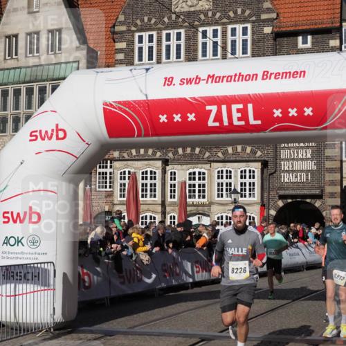 06.10.2024 - 19. swb-Marathon Bremen Luisa Fischer http://msf.ph/oto/7377007 06.10.2024 10:42:34 Ziel 7363, 8209, 8226, 8654, 8813, 9124 meine-sportfotos.de