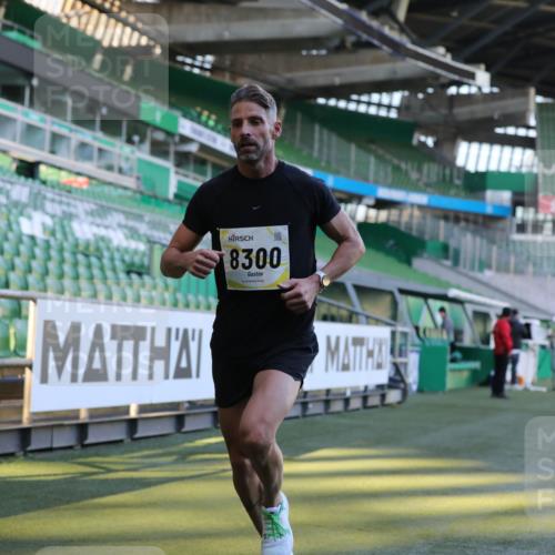 06.10.2024 - 19. swb-Marathon Bremen Yannick Fuchs http://msf.ph/oto/7377026 06.10.2024 10:18:24 Laufen im Stadion 8300, 8371, 8513, 8647, 8753, 8780, 8846, 9063 meine-sportfotos.de