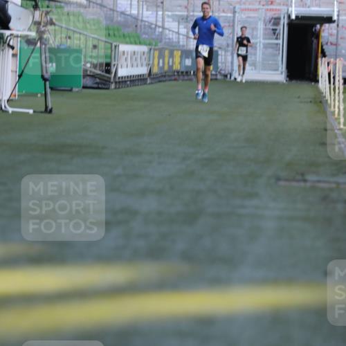 06.10.2024 - 19. swb-Marathon Bremen Yannick Fuchs http://msf.ph/oto/7377053 06.10.2024 10:18:27 Laufen im Stadion 8300, 8371, 8513, 8647, 8753, 8780, 8846, 9063 meine-sportfotos.de