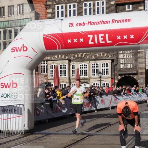 06.10.2024 - 19. swb-Marathon Bremen Luisa Fischer http://msf.ph/oto/7377092 06.10.2024 10:42:42 Ziel 7536, 7584, 8311, 8749, 9124 meine-sportfotos.de
