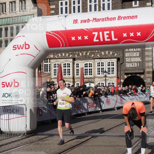 06.10.2024 - 19. swb-Marathon Bremen Luisa Fischer http://msf.ph/oto/7377125 06.10.2024 10:42:42 Ziel 7536, 7584, 8311, 8749, 9124 meine-sportfotos.de