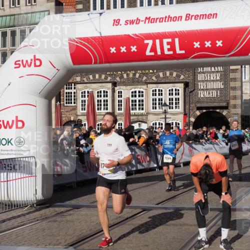 06.10.2024 - 19. swb-Marathon Bremen Luisa Fischer http://msf.ph/oto/7377234 06.10.2024 10:42:45 Ziel 7128, 7536, 7584, 8311, 8749 meine-sportfotos.de
