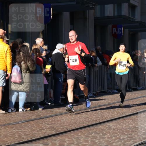 06.10.2024 - 19. swb-Marathon Bremen Strokosch-Dieckow http://msf.ph/oto/7377393 06.10.2024 10:42:36 Laufen 7128, 7141, 7197, 7259, 7283, 7571, 7584, 7650, 7756, 7771, 7826, 7906, 8228, 8311, 8313, 8481, 8905, 9061 meine-sportfotos.de