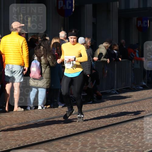 06.10.2024 - 19. swb-Marathon Bremen Strokosch-Dieckow http://msf.ph/oto/7377442 06.10.2024 10:42:37 Laufen 7128, 7141, 7197, 7259, 7283, 7571, 7650, 7756, 7771, 7826, 7906, 8228, 8311, 8313, 8481, 8555, 8905, 9061 meine-sportfotos.de