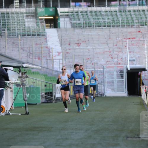 06.10.2024 - 19. swb-Marathon Bremen Yannick Fuchs http://msf.ph/oto/7377481 06.10.2024 10:18:53 Laufen im Stadion 7247, 7838, 8300, 8543, 8647, 8664, 8735, 8750 meine-sportfotos.de