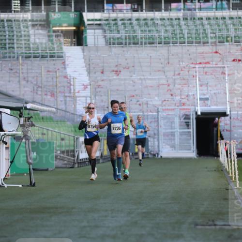 06.10.2024 - 19. swb-Marathon Bremen Yannick Fuchs http://msf.ph/oto/7377492 06.10.2024 10:18:53 Laufen im Stadion 7247, 7838, 8300, 8543, 8647, 8664, 8735, 8750 meine-sportfotos.de