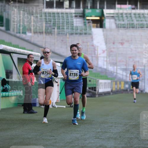 06.10.2024 - 19. swb-Marathon Bremen Yannick Fuchs http://msf.ph/oto/7377508 06.10.2024 10:18:57 Laufen im Stadion 7247, 7838, 8300, 8543, 8647, 8664, 8735, 8750 meine-sportfotos.de