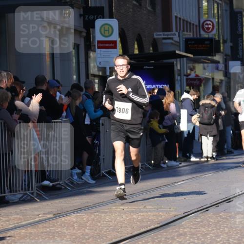 06.10.2024 - 19. swb-Marathon Bremen Strokosch-Dieckow http://msf.ph/oto/7377509 06.10.2024 10:42:40 Laufen 7128, 7141, 7197, 7259, 7283, 7571, 7650, 7756, 7771, 7826, 7906, 8228, 8313, 8481, 8555, 8905, 9061 meine-sportfotos.de