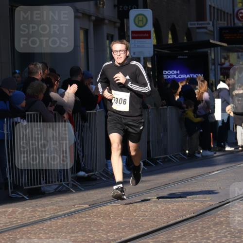 06.10.2024 - 19. swb-Marathon Bremen Strokosch-Dieckow http://msf.ph/oto/7377521 06.10.2024 10:42:41 Laufen 7128, 7141, 7197, 7259, 7283, 7571, 7650, 7756, 7759, 7771, 7826, 7906, 8228, 8313, 8481, 8555, 8905, 9061 meine-sportfotos.de