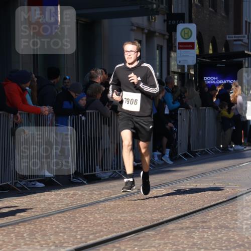 06.10.2024 - 19. swb-Marathon Bremen Strokosch-Dieckow http://msf.ph/oto/7377542 06.10.2024 10:42:42 Laufen 7141, 7197, 7259, 7283, 7571, 7650, 7756, 7759, 7771, 7826, 7906, 8228, 8313, 8481, 8555, 8905, 9061 meine-sportfotos.de