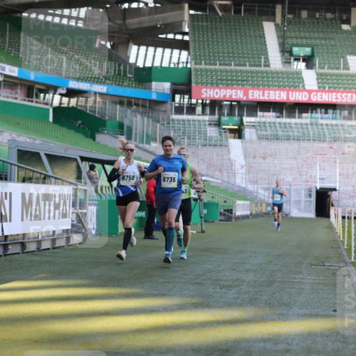 06.10.2024 - 19. swb-Marathon Bremen Yannick Fuchs http://msf.ph/oto/7377556 06.10.2024 10:18:59 Laufen im Stadion 7190, 7247, 7838, 8300, 8543, 8647, 8664, 8735, 8750 meine-sportfotos.de