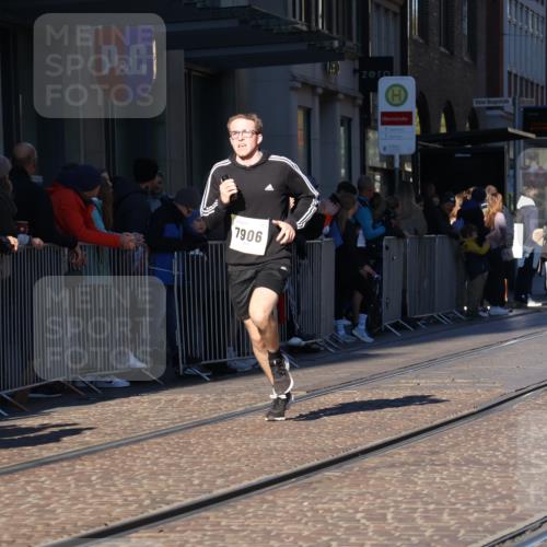 06.10.2024 - 19. swb-Marathon Bremen Strokosch-Dieckow http://msf.ph/oto/7377560 06.10.2024 10:42:42 Laufen 7141, 7197, 7259, 7283, 7571, 7650, 7756, 7759, 7771, 7826, 7906, 8228, 8313, 8481, 8555, 8905, 9061 meine-sportfotos.de