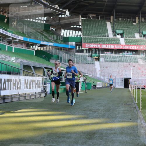 06.10.2024 - 19. swb-Marathon Bremen Yannick Fuchs http://msf.ph/oto/7377573 06.10.2024 10:18:59 Laufen im Stadion 7190, 7247, 7838, 8300, 8543, 8647, 8664, 8735, 8750 meine-sportfotos.de