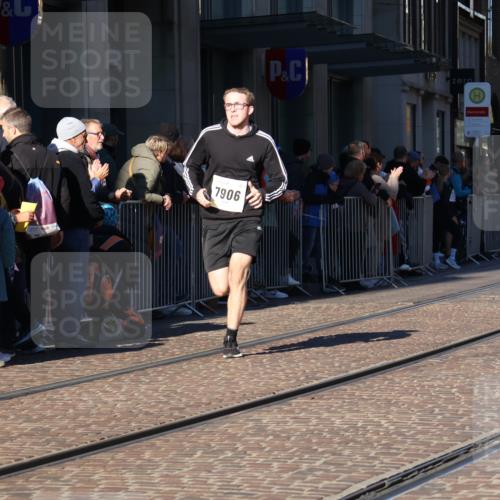 06.10.2024 - 19. swb-Marathon Bremen Strokosch-Dieckow http://msf.ph/oto/7377600 06.10.2024 10:42:43 Laufen 7141, 7197, 7259, 7283, 7571, 7650, 7756, 7759, 7771, 7826, 7906, 8228, 8313, 8478, 8555, 8905, 9061 meine-sportfotos.de