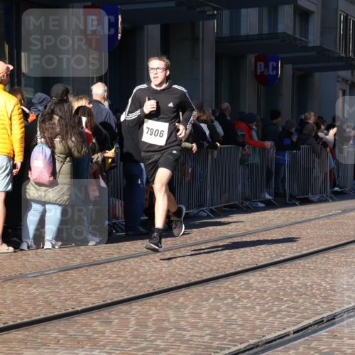 06.10.2024 - 19. swb-Marathon Bremen Strokosch-Dieckow http://msf.ph/oto/7377620 06.10.2024 10:42:44 Laufen 7141, 7197, 7259, 7283, 7571, 7650, 7756, 7759, 7771, 7826, 7906, 8228, 8313, 8478, 8555, 8905, 9061 meine-sportfotos.de