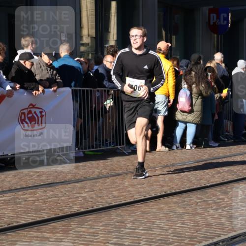 06.10.2024 - 19. swb-Marathon Bremen Strokosch-Dieckow http://msf.ph/oto/7377646 06.10.2024 10:42:44 Laufen 7141, 7197, 7259, 7283, 7571, 7650, 7756, 7759, 7771, 7826, 7906, 8228, 8313, 8478, 8555, 8905, 9061 meine-sportfotos.de