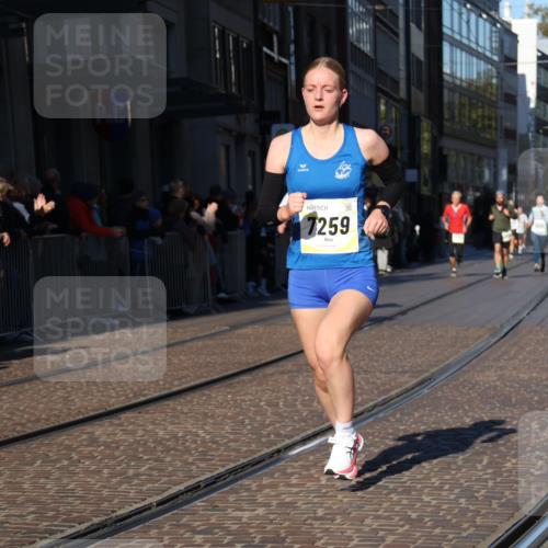 06.10.2024 - 19. swb-Marathon Bremen Strokosch-Dieckow http://msf.ph/oto/7377660 06.10.2024 10:42:45 Laufen 7141, 7197, 7259, 7283, 7571, 7650, 7756, 7759, 7771, 7826, 7906, 8228, 8313, 8478, 8555, 8806, 8905, 9061 meine-sportfotos.de