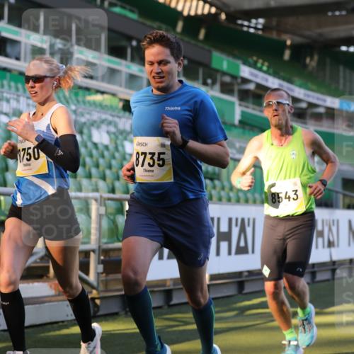 06.10.2024 - 19. swb-Marathon Bremen Yannick Fuchs http://msf.ph/oto/7377741 06.10.2024 10:19:02 Laufen im Stadion 7190, 7247, 7838, 8543, 8664, 8735, 8750 meine-sportfotos.de
