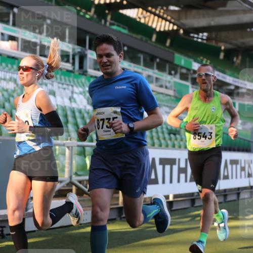 06.10.2024 - 19. swb-Marathon Bremen Yannick Fuchs http://msf.ph/oto/7377744 06.10.2024 10:19:02 Laufen im Stadion 7190, 7247, 7838, 8543, 8664, 8735, 8750 meine-sportfotos.de