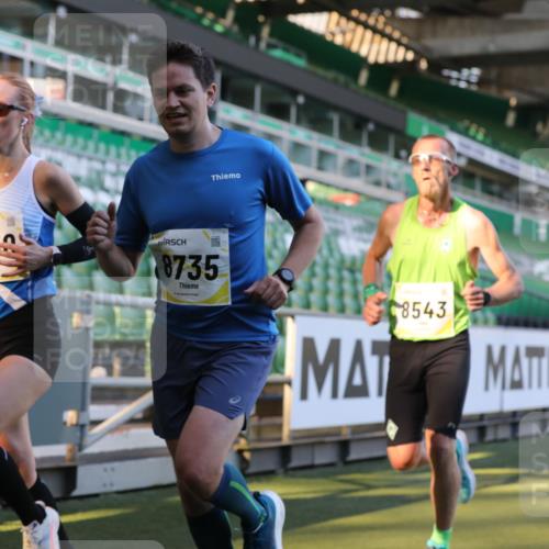 06.10.2024 - 19. swb-Marathon Bremen Yannick Fuchs http://msf.ph/oto/7377755 06.10.2024 10:19:02 Laufen im Stadion 7190, 7247, 7838, 8543, 8664, 8735, 8750 meine-sportfotos.de