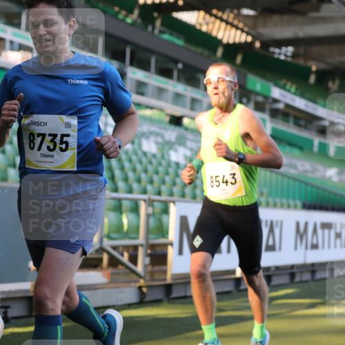 06.10.2024 - 19. swb-Marathon Bremen Yannick Fuchs http://msf.ph/oto/7377756 06.10.2024 10:19:02 Laufen im Stadion 7190, 7247, 7838, 8543, 8664, 8735, 8750 meine-sportfotos.de