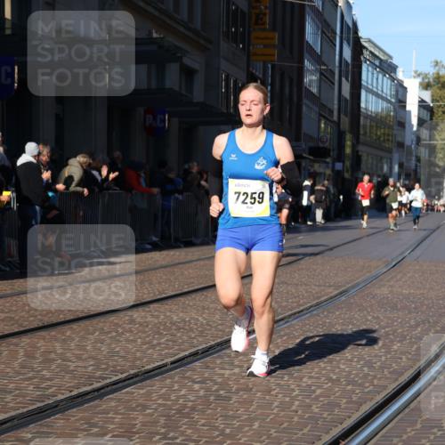 06.10.2024 - 19. swb-Marathon Bremen Strokosch-Dieckow http://msf.ph/oto/7378586 06.10.2024 10:42:46 Laufen 7141, 7197, 7259, 7283, 7571, 7650, 7756, 7759, 7771, 7826, 8228, 8313, 8478, 8555, 8806, 8905, 8962, 9061 meine-sportfotos.de
