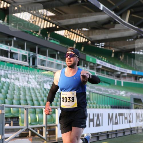 06.10.2024 - 19. swb-Marathon Bremen Yannick Fuchs http://msf.ph/oto/7378653 06.10.2024 10:19:36 Laufen im Stadion 7190, 8139, 8423, 8531, 8543, 8655, 8735, 8750, 8788, 8938 meine-sportfotos.de