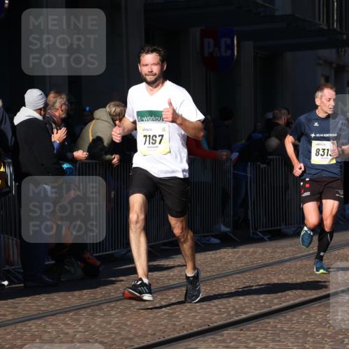 06.10.2024 - 19. swb-Marathon Bremen Strokosch-Dieckow http://msf.ph/oto/7378684 06.10.2024 10:42:48 Laufen 7141, 7197, 7259, 7283, 7571, 7650, 7756, 7759, 7771, 7826, 8228, 8313, 8478, 8555, 8806, 8905, 8962, 9061 meine-sportfotos.de