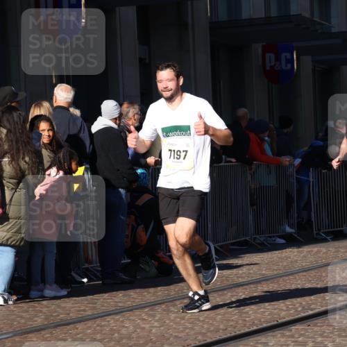 06.10.2024 - 19. swb-Marathon Bremen Strokosch-Dieckow http://msf.ph/oto/7378691 06.10.2024 10:42:48 Laufen 7141, 7197, 7259, 7283, 7571, 7650, 7756, 7759, 7771, 7826, 8228, 8313, 8478, 8555, 8806, 8905, 8962, 9061 meine-sportfotos.de