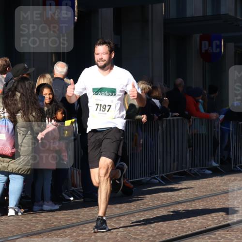 06.10.2024 - 19. swb-Marathon Bremen Strokosch-Dieckow http://msf.ph/oto/7378712 06.10.2024 10:42:49 Laufen 7141, 7197, 7283, 7571, 7650, 7756, 7759, 7771, 7826, 8228, 8313, 8478, 8555, 8806, 8905, 8962, 9061 meine-sportfotos.de