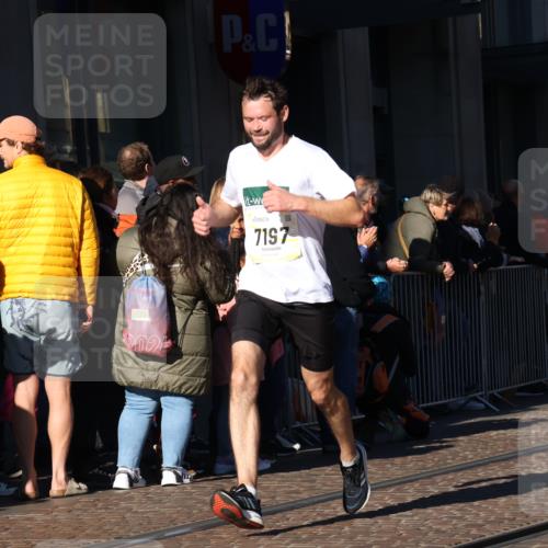 06.10.2024 - 19. swb-Marathon Bremen Strokosch-Dieckow http://msf.ph/oto/7378720 06.10.2024 10:42:49 Laufen 7141, 7197, 7283, 7571, 7650, 7756, 7759, 7771, 7826, 8228, 8313, 8478, 8555, 8806, 8905, 8962, 9061 meine-sportfotos.de