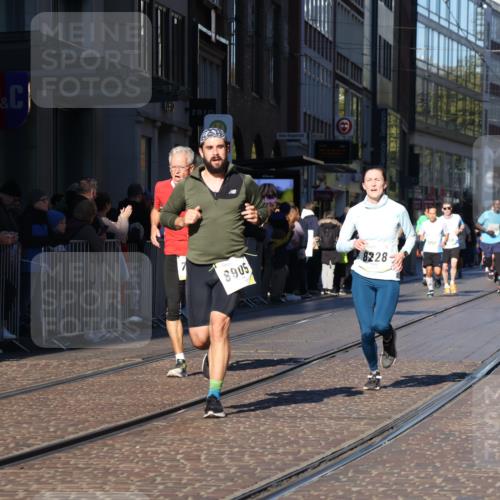 06.10.2024 - 19. swb-Marathon Bremen Strokosch-Dieckow http://msf.ph/oto/7378835 06.10.2024 10:42:54 Laufen 7141, 7283, 7571, 7650, 7756, 7759, 7771, 7826, 8228, 8313, 8478, 8555, 8671, 8806, 8905, 8962, 9061 meine-sportfotos.de