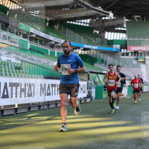 06.10.2024 - 19. swb-Marathon Bremen Yannick Fuchs http://msf.ph/oto/7378939 06.10.2024 10:19:42 Laufen im Stadion 7190, 8139, 8423, 8442, 8531, 8577, 8655, 8788, 8938, 8983 meine-sportfotos.de