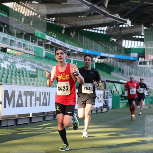 06.10.2024 - 19. swb-Marathon Bremen Yannick Fuchs http://msf.ph/oto/7379007 06.10.2024 10:19:44 Laufen im Stadion 7098, 7190, 8139, 8423, 8442, 8531, 8577, 8655, 8788, 8791, 8938, 8983 meine-sportfotos.de