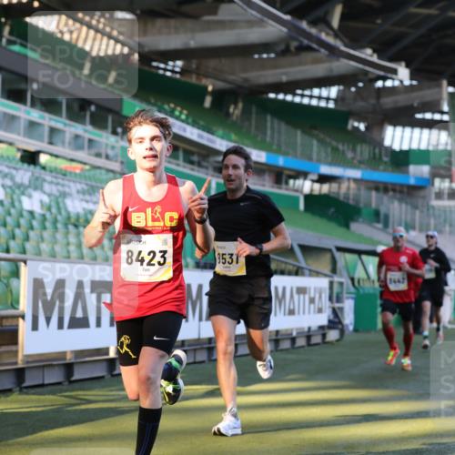 06.10.2024 - 19. swb-Marathon Bremen Yannick Fuchs http://msf.ph/oto/7379029 06.10.2024 10:19:44 Laufen im Stadion 7098, 7190, 8139, 8423, 8442, 8531, 8577, 8655, 8788, 8791, 8938, 8983 meine-sportfotos.de