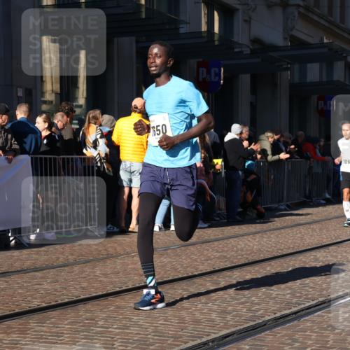 06.10.2024 - 19. swb-Marathon Bremen Strokosch-Dieckow http://msf.ph/oto/7379183 06.10.2024 10:43:04 Laufen 7045, 7141, 7283, 7571, 7650, 7756, 7759, 7771, 7826, 8310, 8412, 8454, 8478, 8555, 8671, 8680, 8806, 8962, 8970, 8975, 9061 meine-sportfotos.de