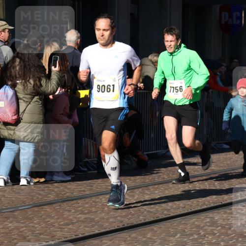06.10.2024 - 19. swb-Marathon Bremen Strokosch-Dieckow http://msf.ph/oto/7379210 06.10.2024 10:43:05 Laufen 7045, 7141, 7571, 7756, 7759, 7826, 8310, 8412, 8454, 8478, 8555, 8671, 8680, 8806, 8962, 8970, 8975, 9061 meine-sportfotos.de