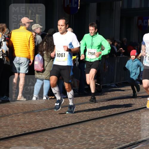 06.10.2024 - 19. swb-Marathon Bremen Strokosch-Dieckow http://msf.ph/oto/7379218 06.10.2024 10:43:05 Laufen 7045, 7141, 7571, 7756, 7759, 7826, 8310, 8412, 8454, 8478, 8555, 8671, 8680, 8806, 8962, 8970, 8975, 9061 meine-sportfotos.de