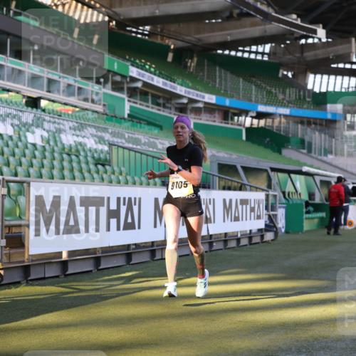 06.10.2024 - 19. swb-Marathon Bremen Yannick Fuchs http://msf.ph/oto/7379945 06.10.2024 10:20:43 Laufen im Stadion 7719, 8955, 9105 meine-sportfotos.de