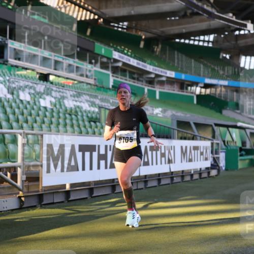 06.10.2024 - 19. swb-Marathon Bremen Yannick Fuchs http://msf.ph/oto/7379960 06.10.2024 10:20:43 Laufen im Stadion 7719, 8955, 9105 meine-sportfotos.de