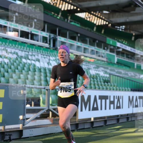 06.10.2024 - 19. swb-Marathon Bremen Yannick Fuchs http://msf.ph/oto/7379966 06.10.2024 10:20:44 Laufen im Stadion 7719, 8955, 9105 meine-sportfotos.de