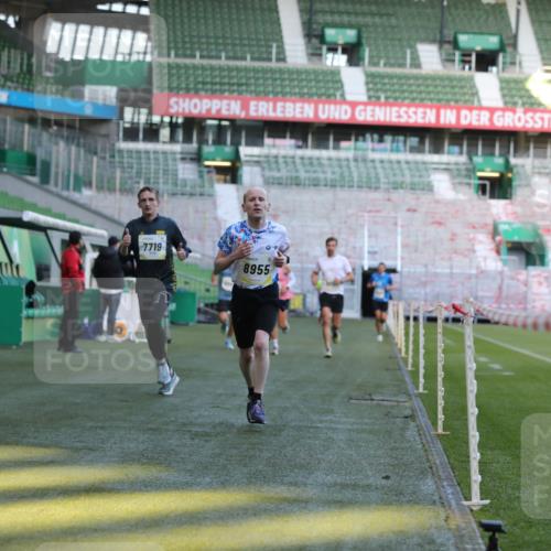 06.10.2024 - 19. swb-Marathon Bremen Yannick Fuchs http://msf.ph/oto/7380050 06.10.2024 10:20:48 Laufen im Stadion 7719, 8657, 8825, 8948, 8955, 9105 meine-sportfotos.de