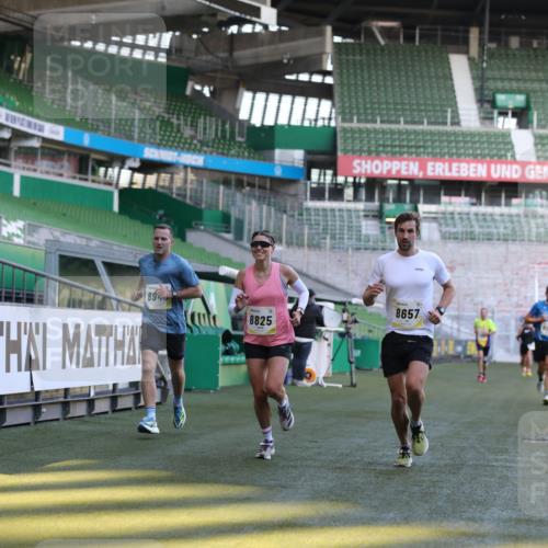 06.10.2024 - 19. swb-Marathon Bremen Yannick Fuchs http://msf.ph/oto/7380152 06.10.2024 10:20:53 Laufen im Stadion 7719, 8397, 8657, 8825, 8948, 8955, 9105 meine-sportfotos.de